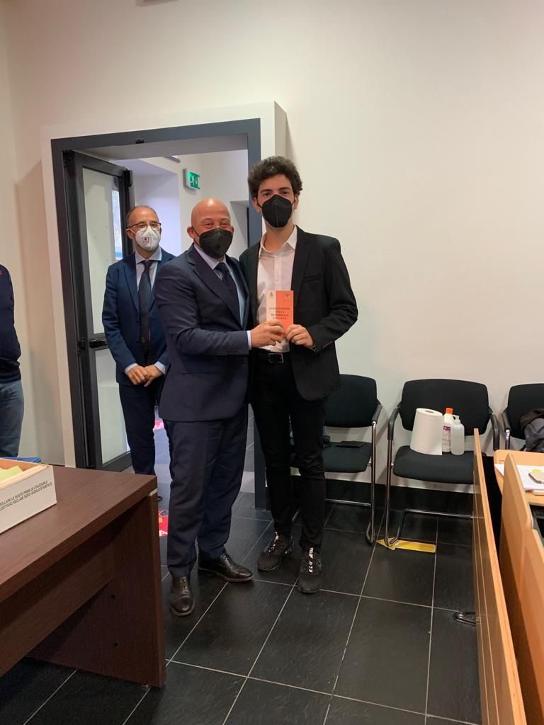 Consegna-della-Costituzione-ai-neodiciottenni-Camerino-1