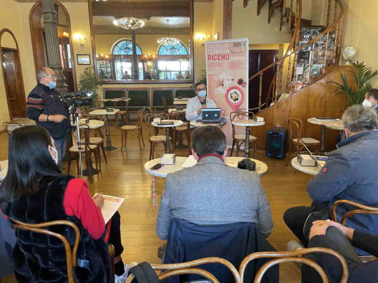 Stefano-Greco-durate-la-conferenza-stampa-