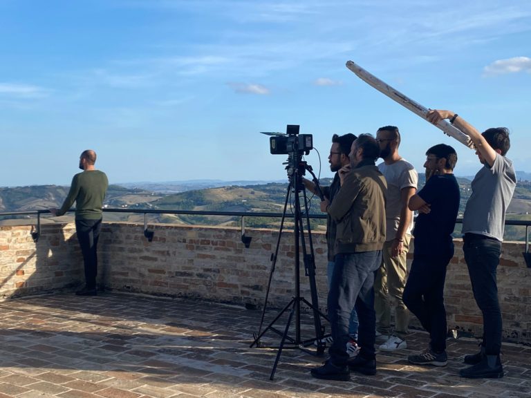 riprese-del-film-nella-terrazza-di-Palazzo-Paradisi-a-Montalto