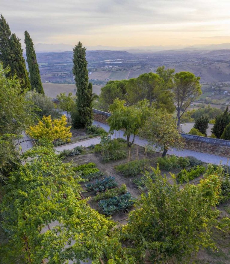 Orto-sul-Colle-dellInfinito-Recanati-MC-Foto-Dario-Fusaro-2019-C-FAI-Fondo-Ambiente-Italiano