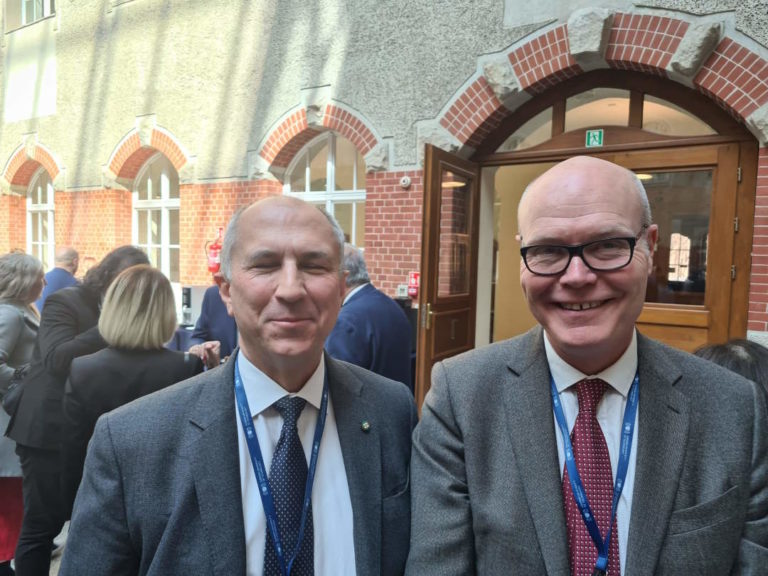 EUA2023_Il-rettore-John-McCourt-con-Maurizio-Tira-dopo-la-sua-elezione