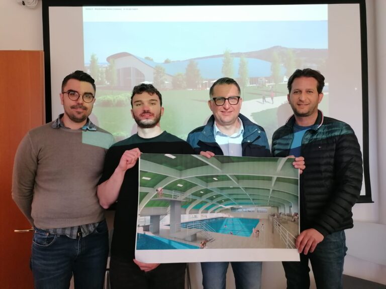foto-conferenza-stampa-piscina-comunale