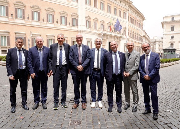 foto-di-gruppo-rettori-a-Roma