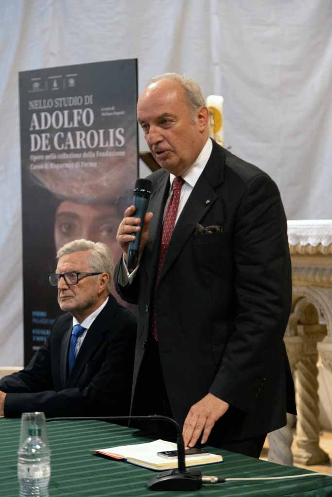 Fermo_De-Carolis_mostra_presentazione_curatore-Stefano-Papetti