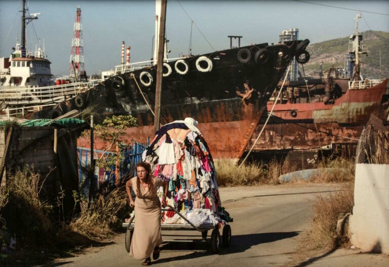 Mary-Zygouri-Venus-of-the-rags-In-transit-Eleusis-2014-fotografia-di-Roberto-DellOrco-stampa-digitale-su-carta-FineArt-52-x-76-cm