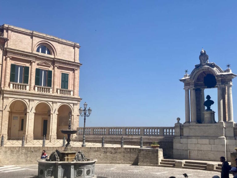 Piazza-della-Repubblica-a-Treia