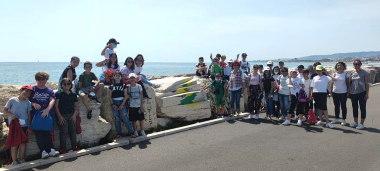 Scuola-Secondaria-di-Maltignano-al-Festival-dellArte-sul-Mare-nel-2022-458214793_917464810398031_6513613070277519266_n