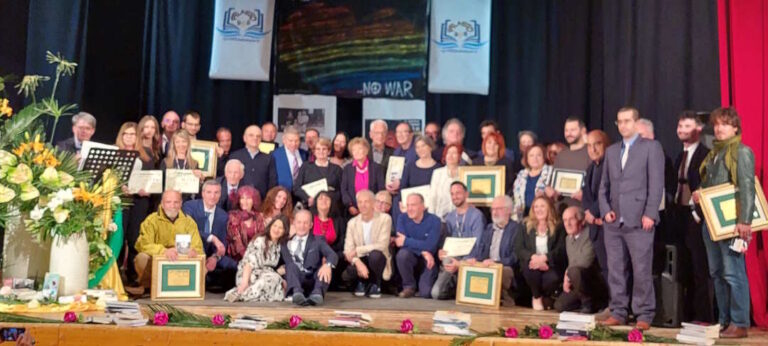 15-premio-c-Grottammare-Gruppo-con-Dacia-Maraini