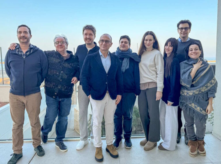 Andrea-Agostini_Fabio-Condemi-con-il-cast-del-film-1