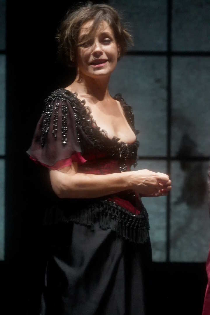 Galatea-Ranzi-in-Anna-Karenina-ph-Antonio-Parrinello
