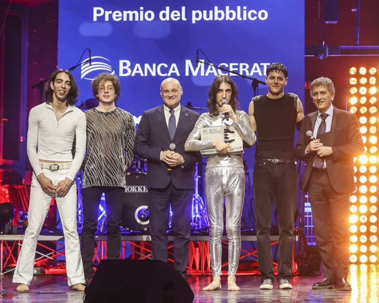 Androgynus-riceve-il-Premio-da-Toni-Guardiani-e-Graziano-Leoni-1-1