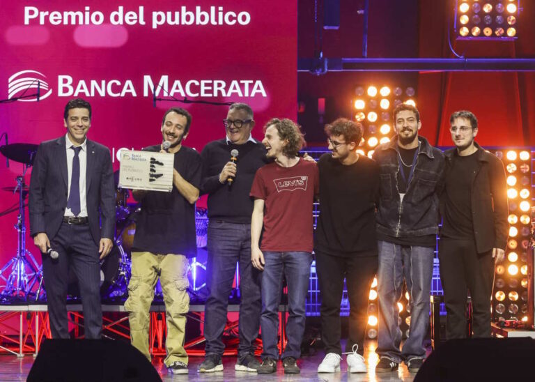 Premio-del-pubblico-a-Moonari-Faletti-Giulianelli-1-1