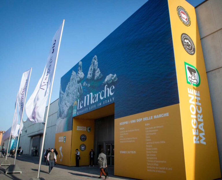 575E-Vinitaly_-Regione-Marche-panoramica-1