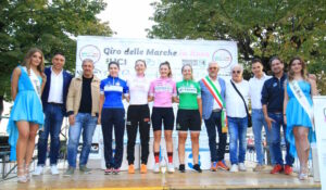 Giro-delle-Marche-in-Rosa-15092024-Offida-Autorita-e-Maglie-Foto-FLAVIANO-OSSOLA