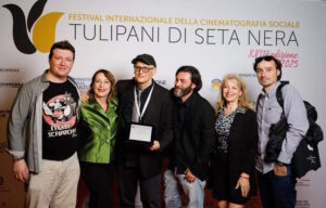 Il-regista-Marco-Trionfamte-con-parte-del-cast-del-cortometraggio