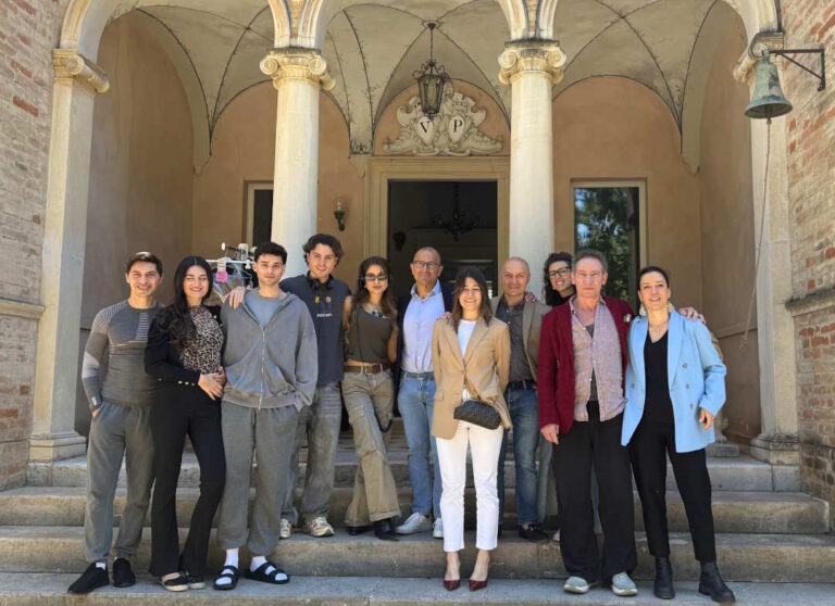 Set-film-Frammenti-con-Presidente-Agostini-Assessori-del-Comune-di-Porto-san-Giorgio-Lanciotti-e-Marcattili-attori-regista-e-produzione
