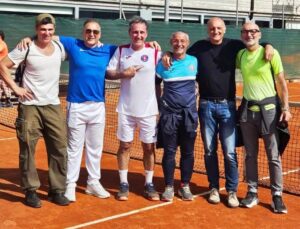 da-sx-Giovanni-Medori-Roberto-Di-Marco-Rolando-Jorge-Fondati-Massimiliano-Paoletti-Paolo-Pacchioli-Massimo-Bianchini-circolo-tennis-montanari-2025-over-55