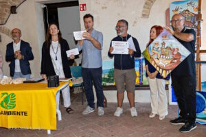 vincitore-estemporanea-con-organizzatori-e-giuria