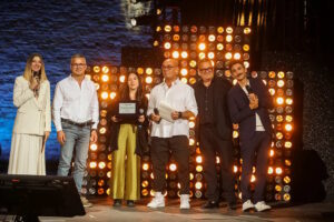 Premio-La-Casa-in-riva-al-mare-a-Alessandra-Nazzaro-con-Di-Domenico-Biggio-Giancarlo-Giulianelli-e-i-due-detenuti-del-carcere-