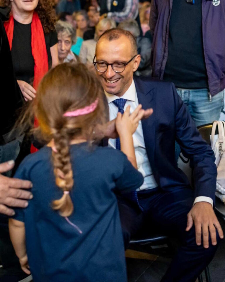 Ricci-e4b12076-e3fb-4c8a-aced-7c0419687de7