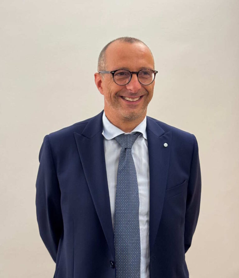 Ricci-e7285a8a-9b93-4609-8e5e-6b2c3e07f8e2