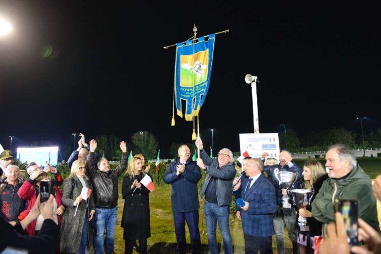 AL-CENTRO-NICOLINO-CAROLINI-SINDACO-DI-FALERONE-E-SOTTOSEGRETARIO-LA-PIETRA