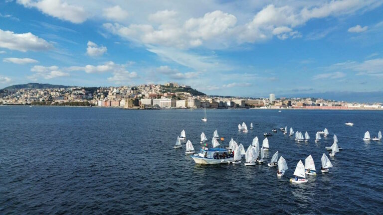 Foto-4-Gli-Optimist-della-LNI-Napoli-nel-Golfo-partenopeo