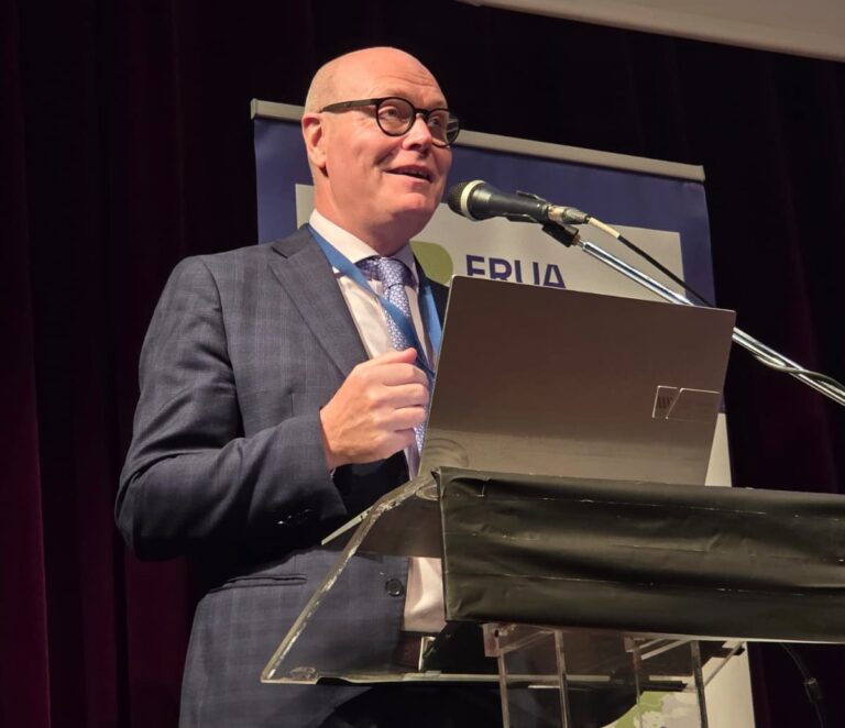 il-rettore-John-McCourt-dopo-la-nomina-a-chair-del-Consiglio-rettori-ERUA