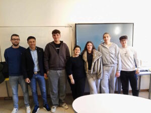 I-rappresentanti-CNA-insieme-agli-studenti-maggiorenni