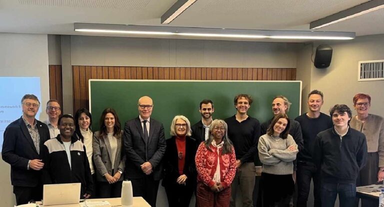 Il-rettore-John-McCourt-e-la-coordinatrice-del-progetto-Benedetta-Giovanola-a-Lovanio_JustHealth