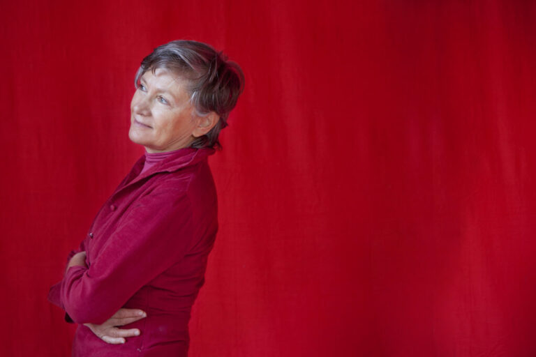 mariangela_gualtieri_rosso_crediti_melina_mulas-1024x683-1