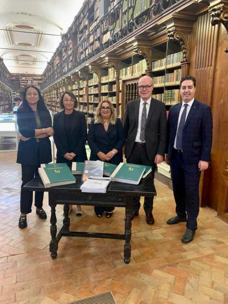 John-Mc-Court-Elena-Di-Giovanni-e-Francesca-Raffi-con-i-curatori-del-volume-Luca-Papi-e-Gabriella-Cetorelli