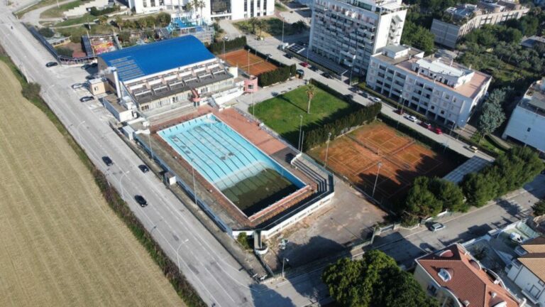 Piscina-esterna-1024x576-1