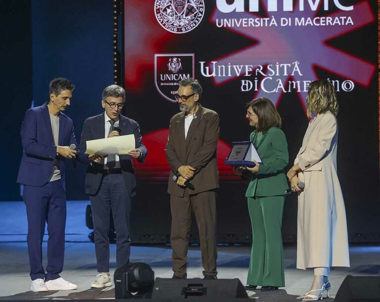 Onoreficenza-per-alti-meriti-artistici-a-Brunori-Sas1