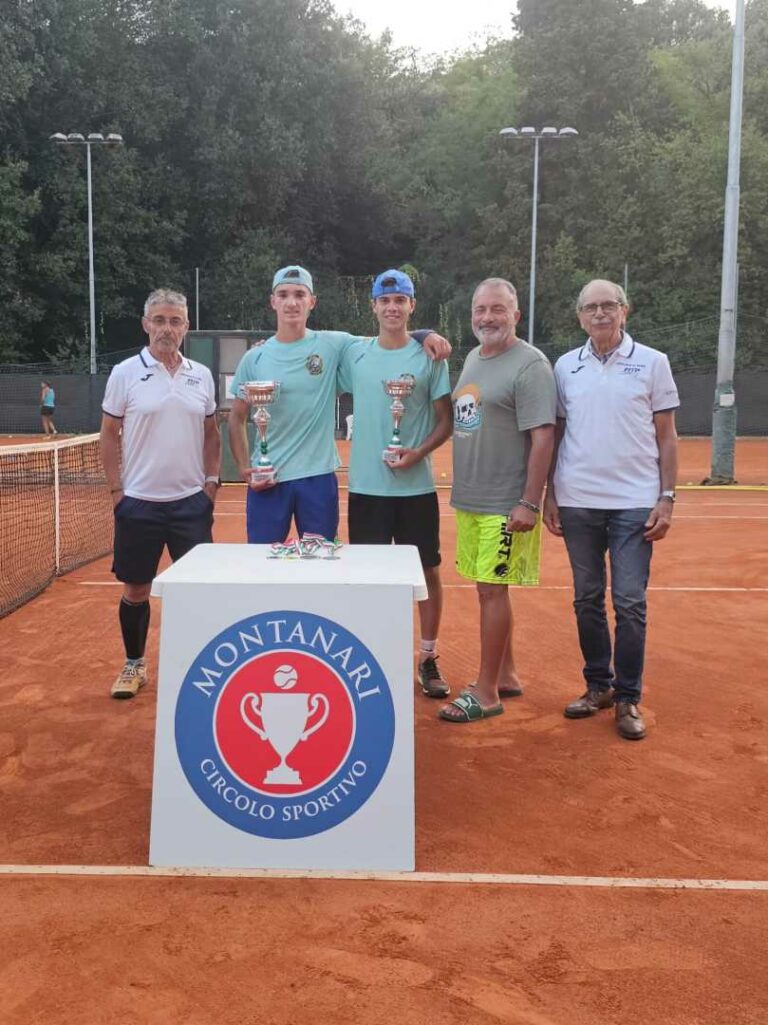 circolo-tennis-montanari-2026-belice-I-finalisti-Mattia-Benedetti-e-Diego-Orlando-con-Massimiliano-Paoletti-Giovanni-Procacci-e-il-tecnico-del-Ten-Sport-Center