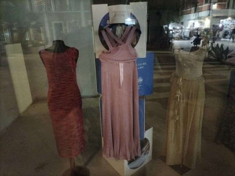 Abiti-in-vetrina-per-Fashion-Mood-Expo