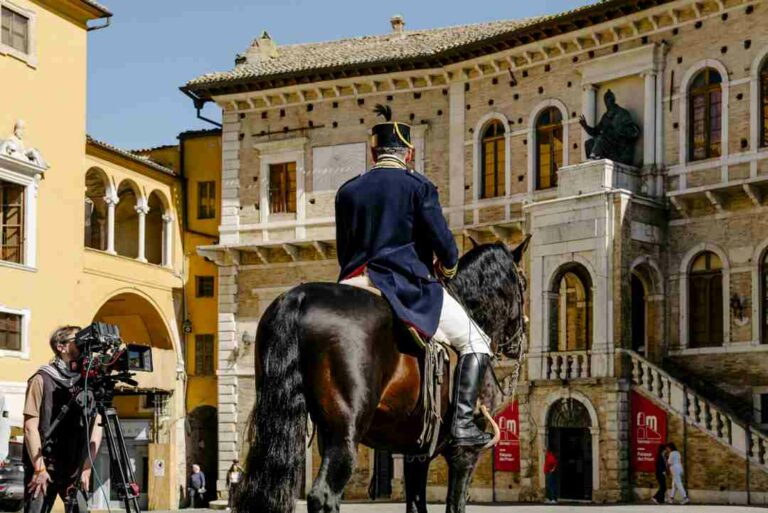 io-mi-fermo-qui_piazza-del-Popolo-Fermo-
