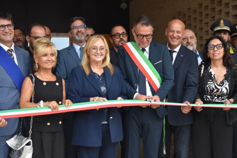 taglio-nastro